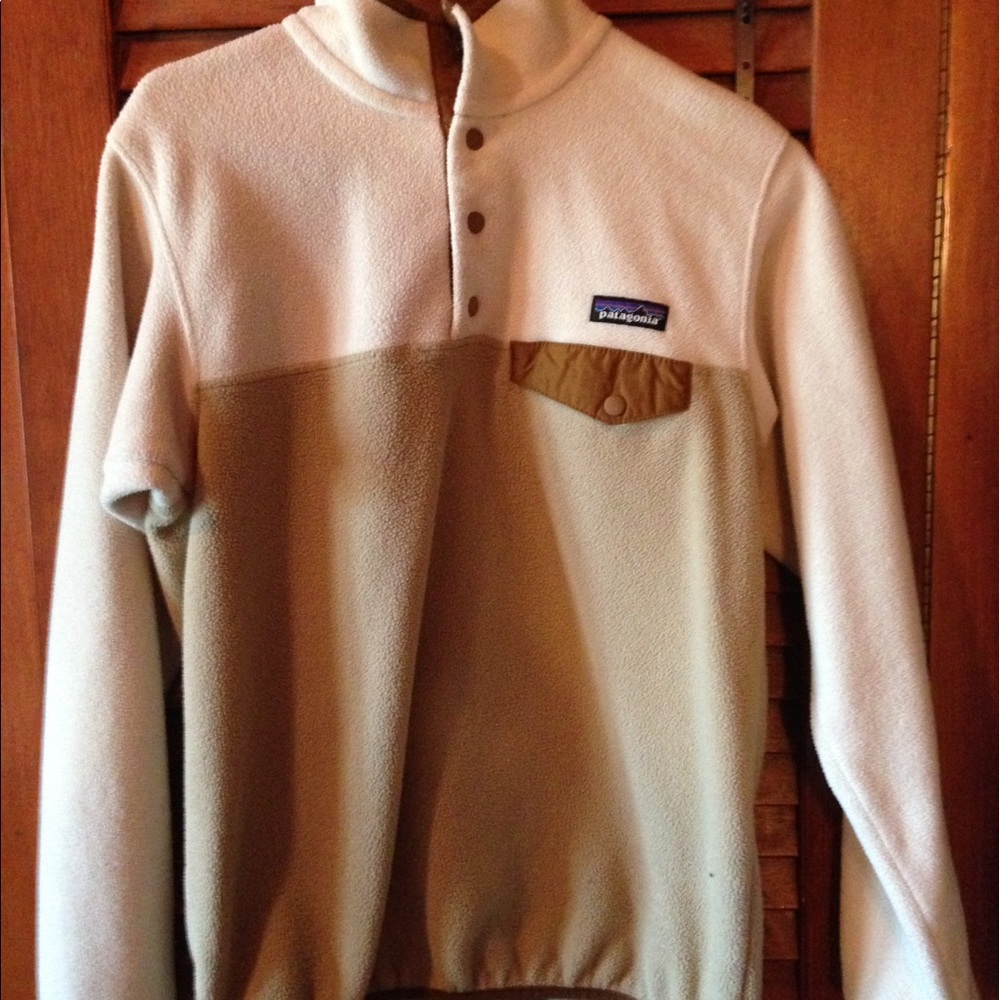 Size S Patagonia Synchilla nude tan color